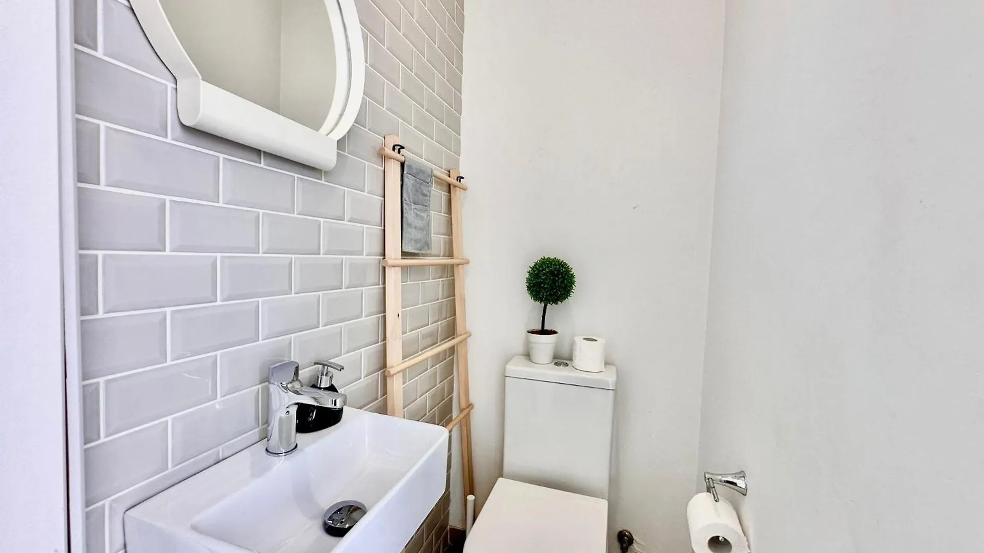 Apartment Lovely Retreat Off The Sea Front Gzira Malta